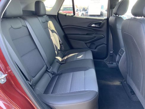 Used 2025 Chevrolet Trax LT w/ LT Convenience Package image 54