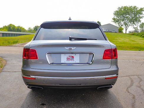 Used 2017 Bentley Bentayga image 4