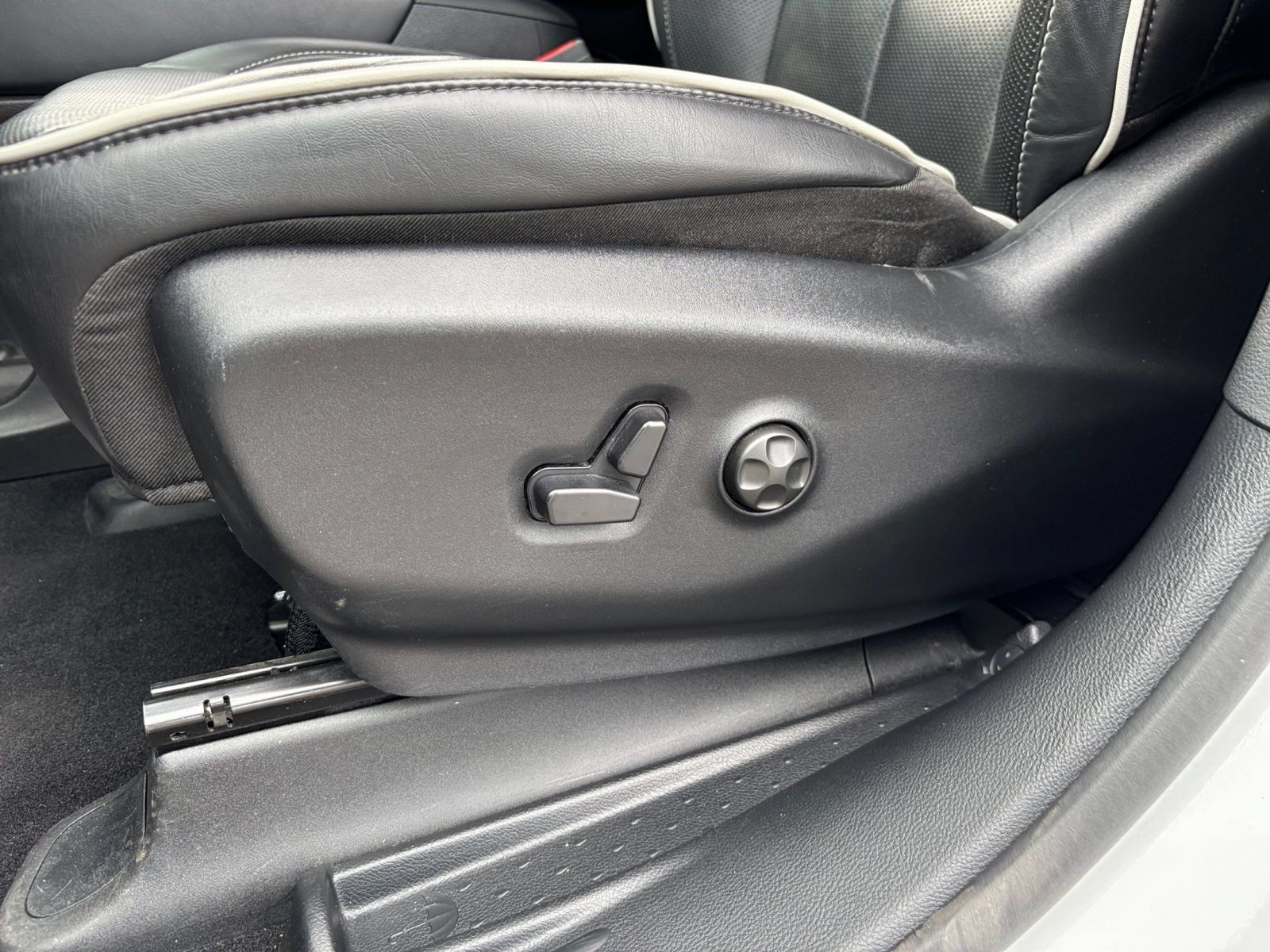 Used 2025 Chrysler Pacifica Limited FWD image 22
