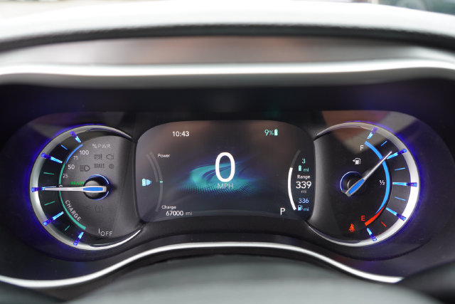 Certified 2024 Chrysler Pacifica Limited FWD image 37