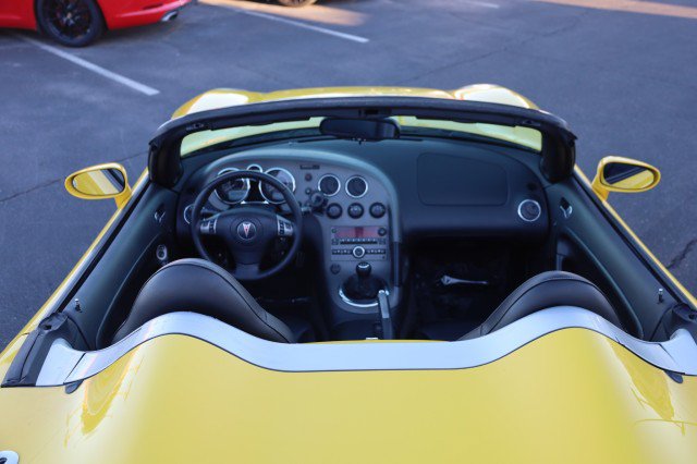 Used 2008 Pontiac Solstice GXP w/ Premium Package RWD image 16