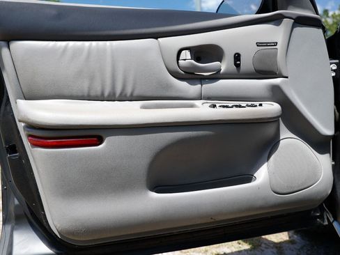 Used 2001 Buick Century Custom w/ Premium Pkg image 29