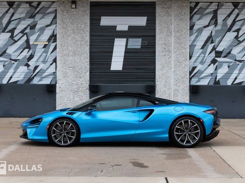 Used 2023 McLaren Artura image 7