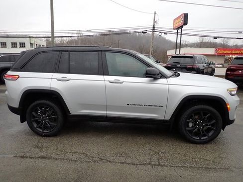 New 2025 Jeep Grand Cherokee Limited w/ MOPAR Finishing Package image 8