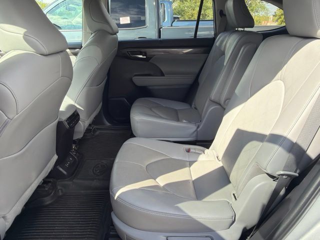 Used 2023 Toyota Highlander Platinum AWD/4WD image 6