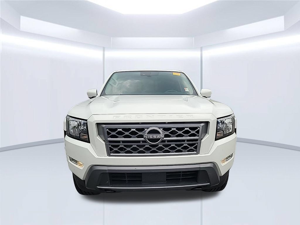 Used 2022 Nissan Frontier SV AWD/4WD image 3