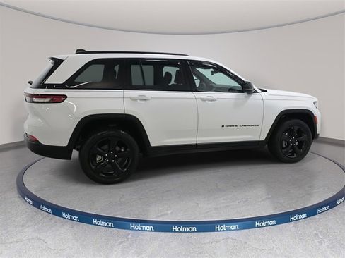 Used 2023 Jeep Grand Cherokee Altitude image 6