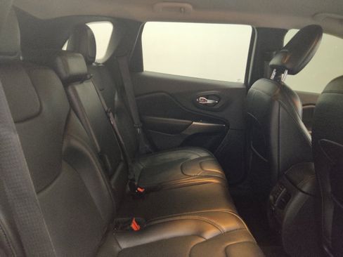 Used 2020 Jeep Cherokee Limited FWD image 19