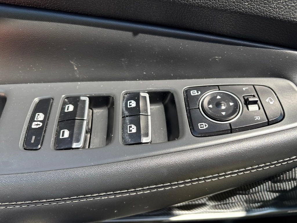 Used 2022 Hyundai Santa Fe Limited AWD/4WD image 12