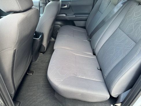 Used 2017 Toyota Tacoma TRD Sport AWD/4WD image 20