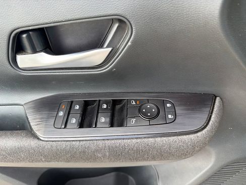 Used 2025 Nissan Kicks SV FWD image 25