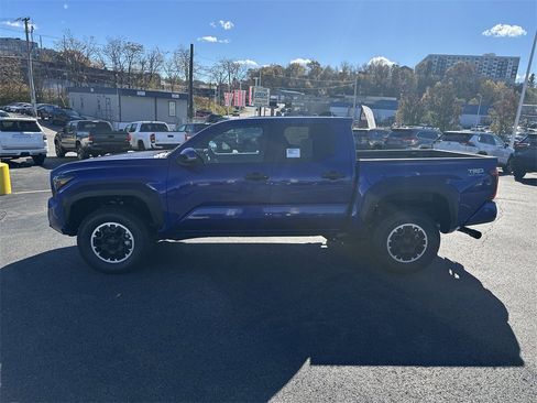 New 2025 Toyota Tacoma TRD Off-Road image 2