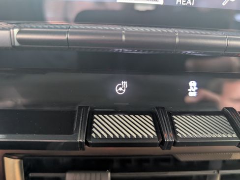 Used 2025 GMC Hummer EV 2X AWD/4WD image 33