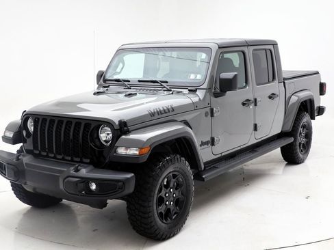 Used 2023 Jeep Gladiator Willys image 2