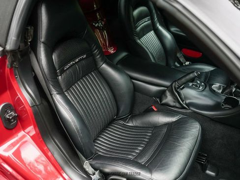 Used 2004 Chevrolet Corvette Convertible w/ Preferred Equipment Group RWD image 49