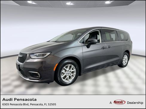 Used 2023 Chrysler Pacifica Touring-L image 1