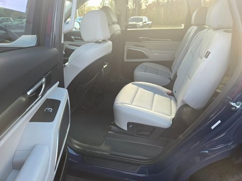 New 2025 Kia Telluride S image 19
