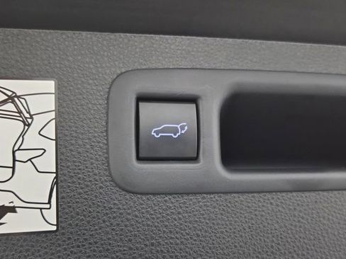 Used 2021 Toyota Highlander Platinum FWD image 10