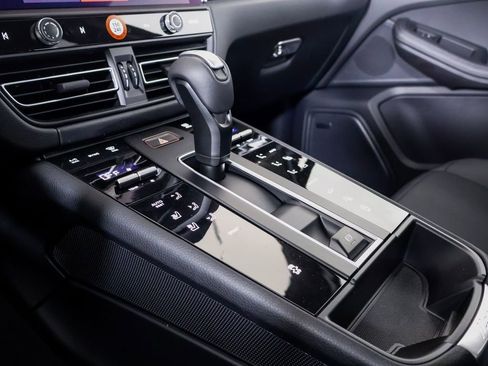 New 2026 Porsche Macan image 22