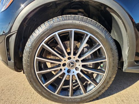 Used 2023 Mercedes-Benz GLC 300 4MATIC Coupe image 11