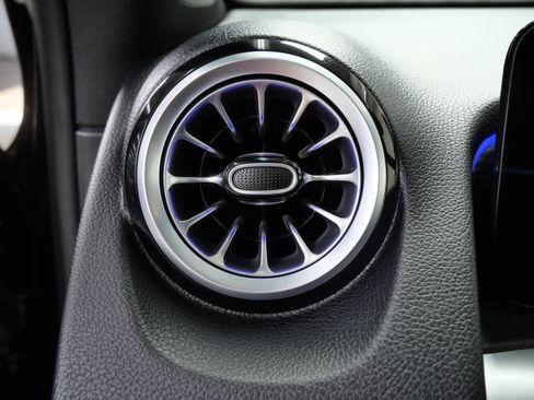 Certified 2026 Mercedes-Benz GLB 250 4MATIC image 31