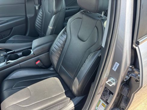 Used 2025 Hyundai Elantra Limited FWD image 37