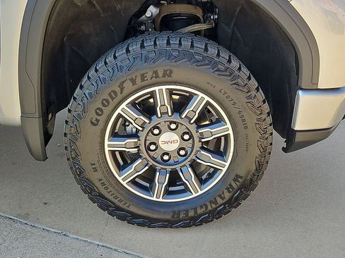Used 2025 GMC Sierra 1500 AT4 AWD/4WD image 5
