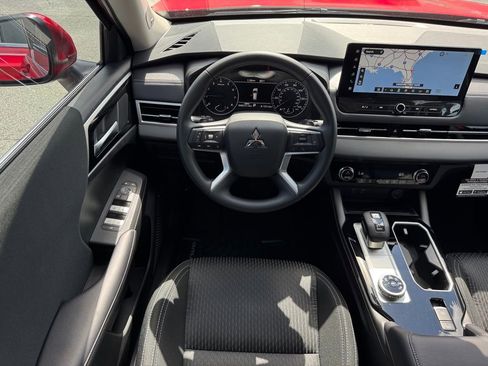 New 2025 Mitsubishi Outlander ES image 18
