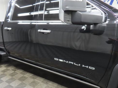 Used 2021 GMC Sierra 2500 Denali w/ Denali Black Diamond Edition image 38