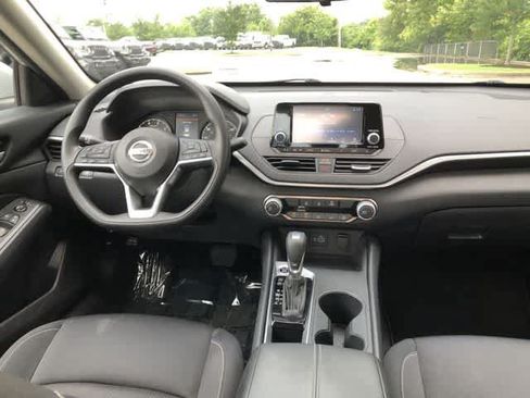 Used 2022 Nissan Altima 2.5 S FWD image 11