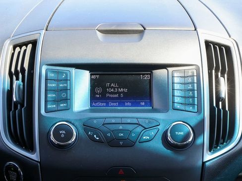 Used 2015 Ford Edge SE image 12