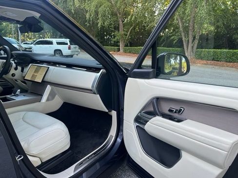Used 2025 Land Rover Range Rover SE AWD/4WD image 10