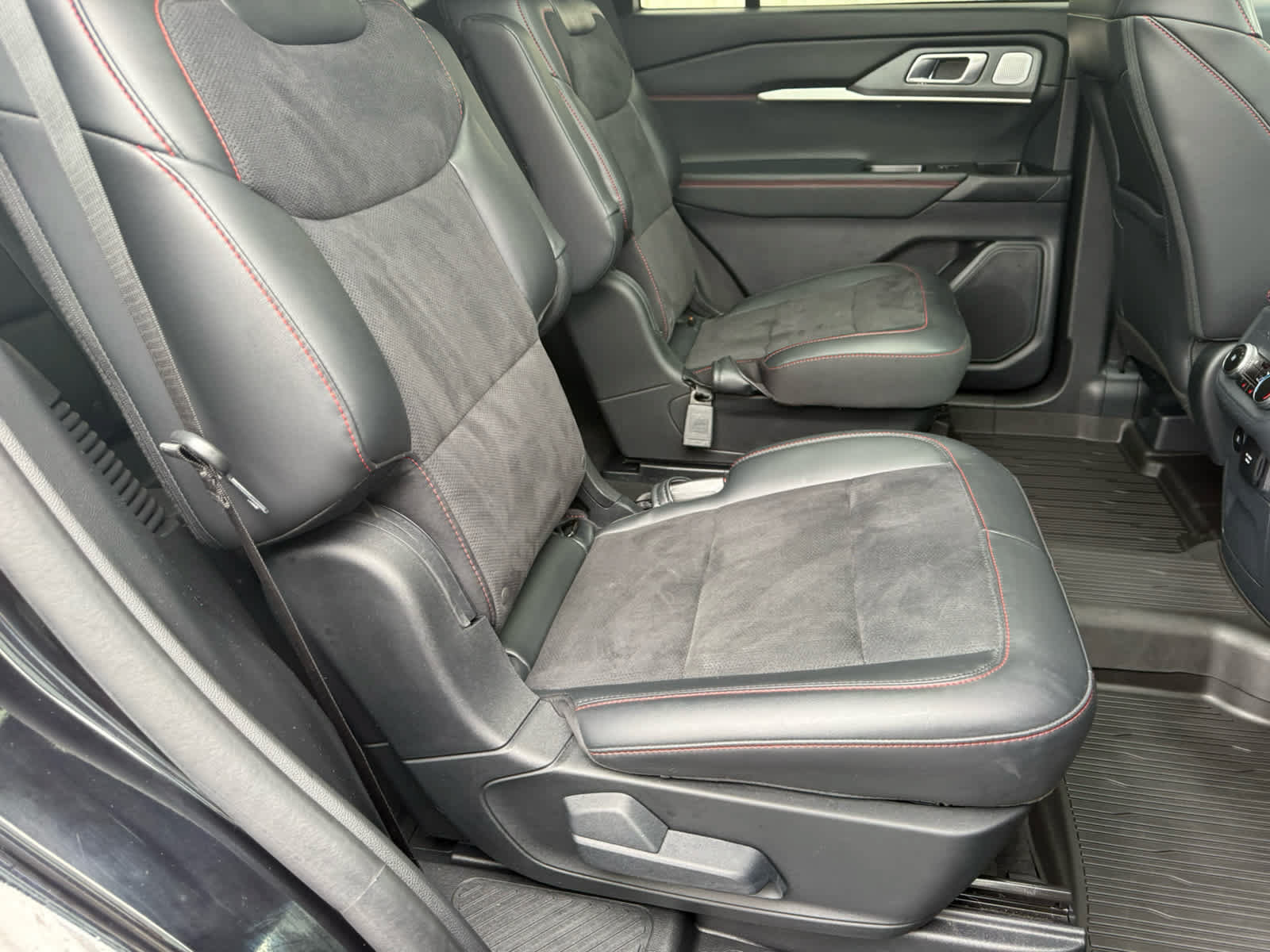 Used 2025 Ford Explorer ST w/ Sun And Sound Package AWD/4WD image 9