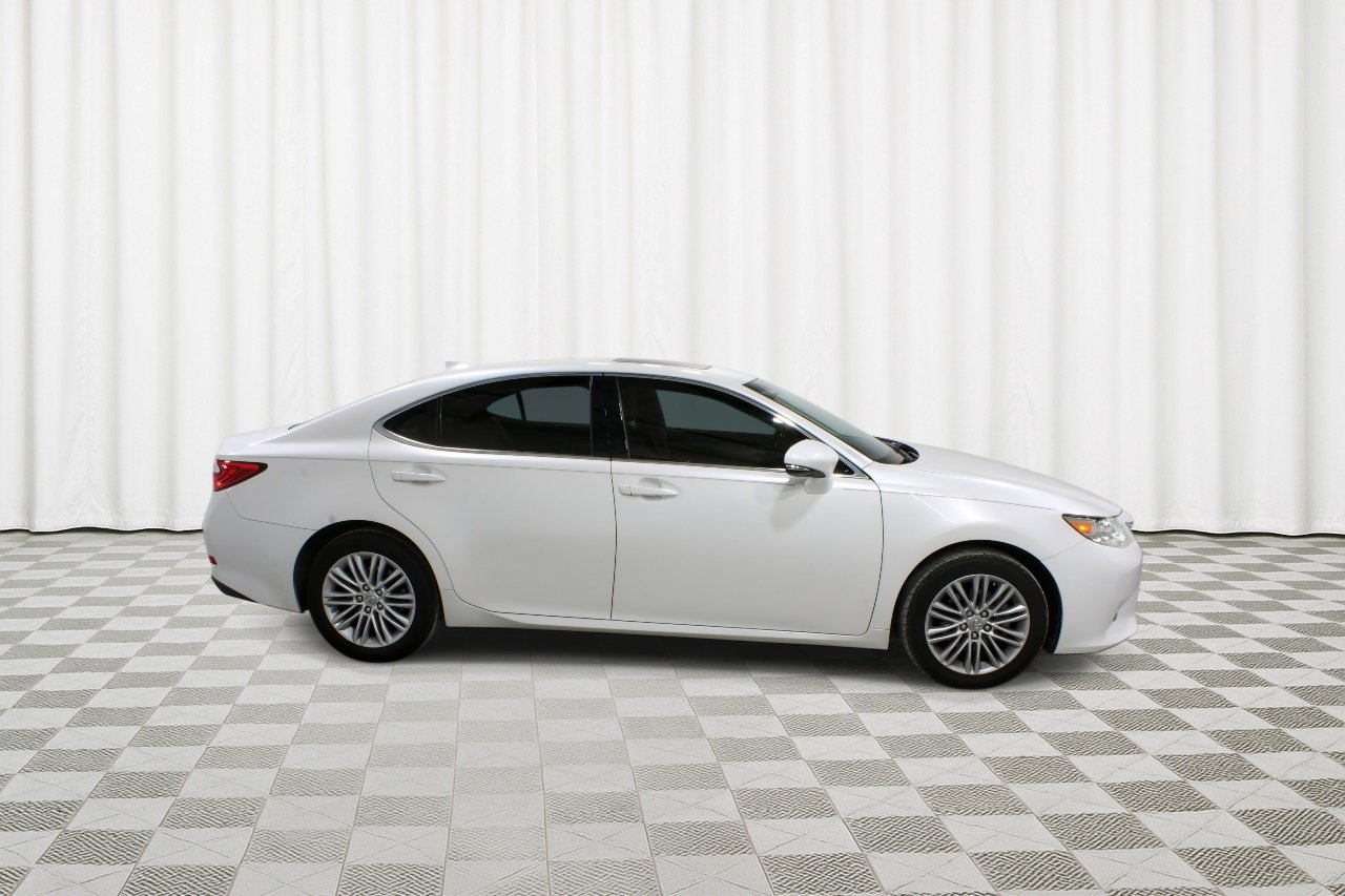 Used 2015 Lexus ES 350 w/ Luxury Package FWD image 2
