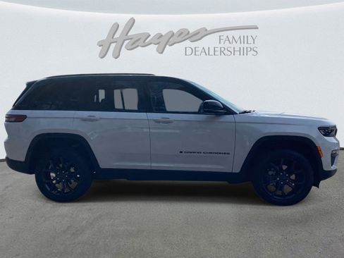 New 2025 Jeep Grand Cherokee Limited image 3