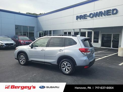 Used 2021 Subaru Forester Premium image 3