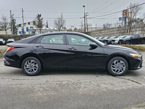 New 2026 Hyundai Elantra Blue image 8