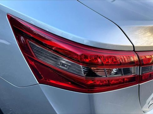 Used 2016 Toyota Avalon XLE Premium image 26