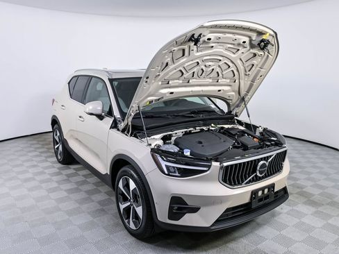 Used 2025 Volvo XC40 B5 Plus AWD/4WD image 34