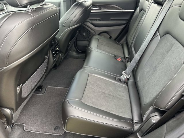 New 2026 Jeep Grand Cherokee Altitude AWD/4WD image 29