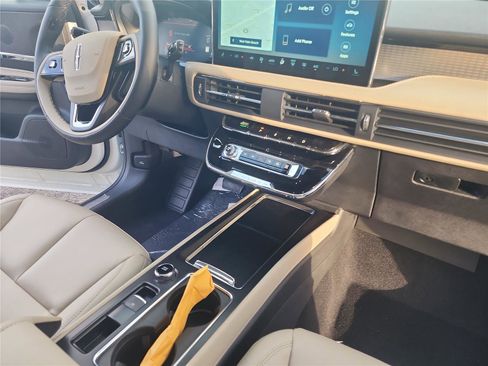 New 2026 Lincoln Corsair Premiere image 26