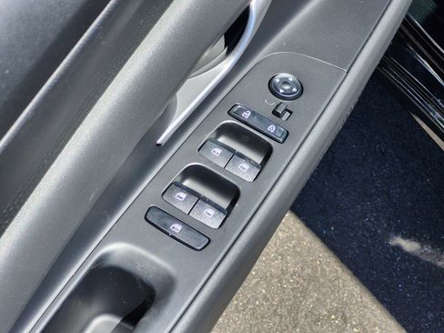 New 2026 Hyundai Elantra SE FWD image 17