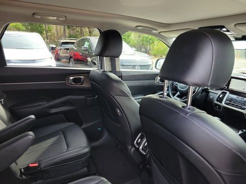 Used 2023 Kia Sorento EX w/ Panoramic Sunroof Package image 31
