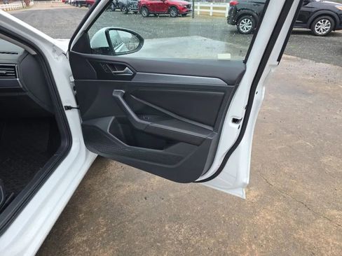 Used 2023 Volkswagen Jetta SE image 42