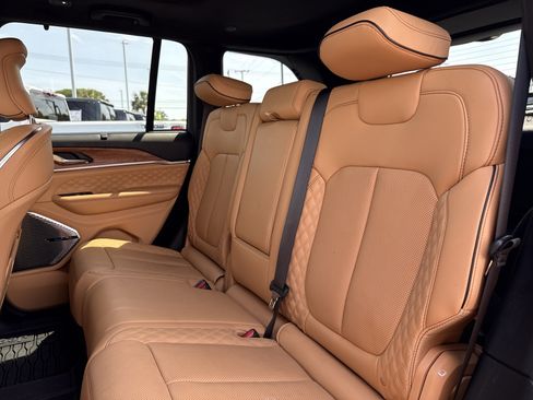 Used 2025 Jeep Grand Cherokee Summit AWD/4WD image 30