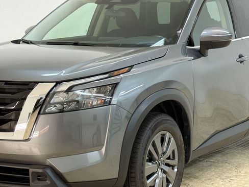 Used 2025 Nissan Pathfinder SV AWD/4WD image 12
