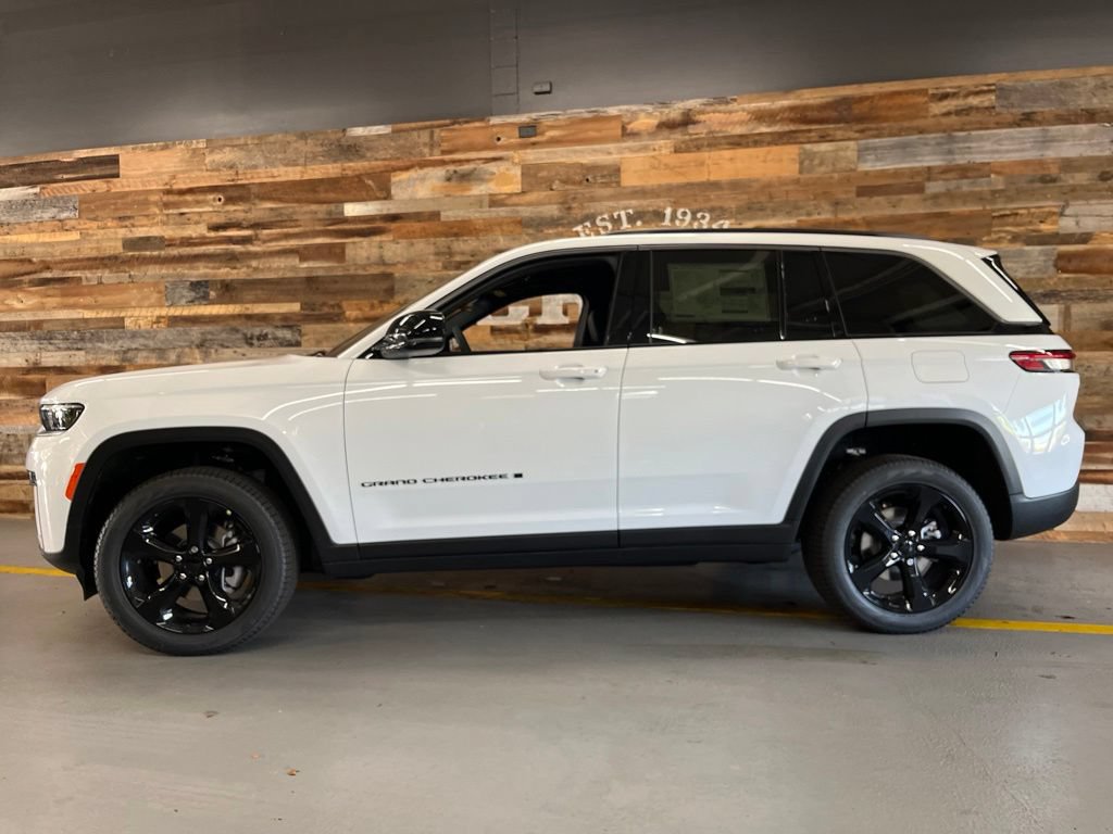 New 2026 Jeep Grand Cherokee Limited w/ Limited Altitude Package AWD/4WD image 47