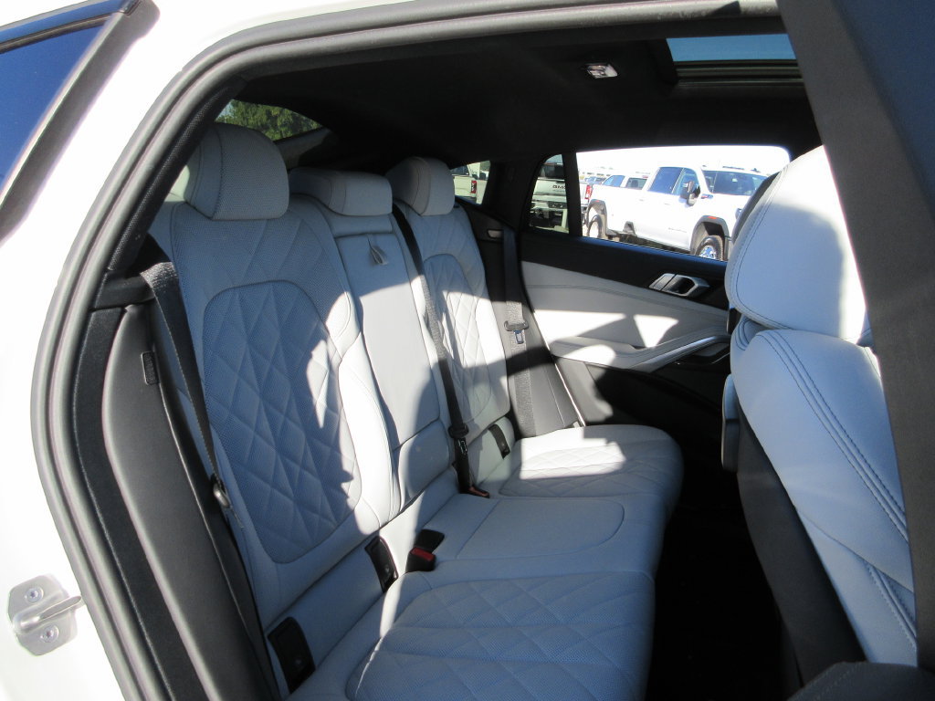 Used 2023 BMW X6 xDrive40i w/ M Sport Package AWD/4WD image 22