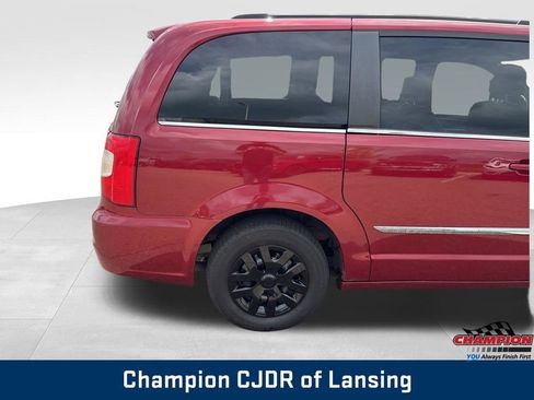 Used 2012 Chrysler Town & Country Touring w/ Entertainment Group #1 FWD image 32