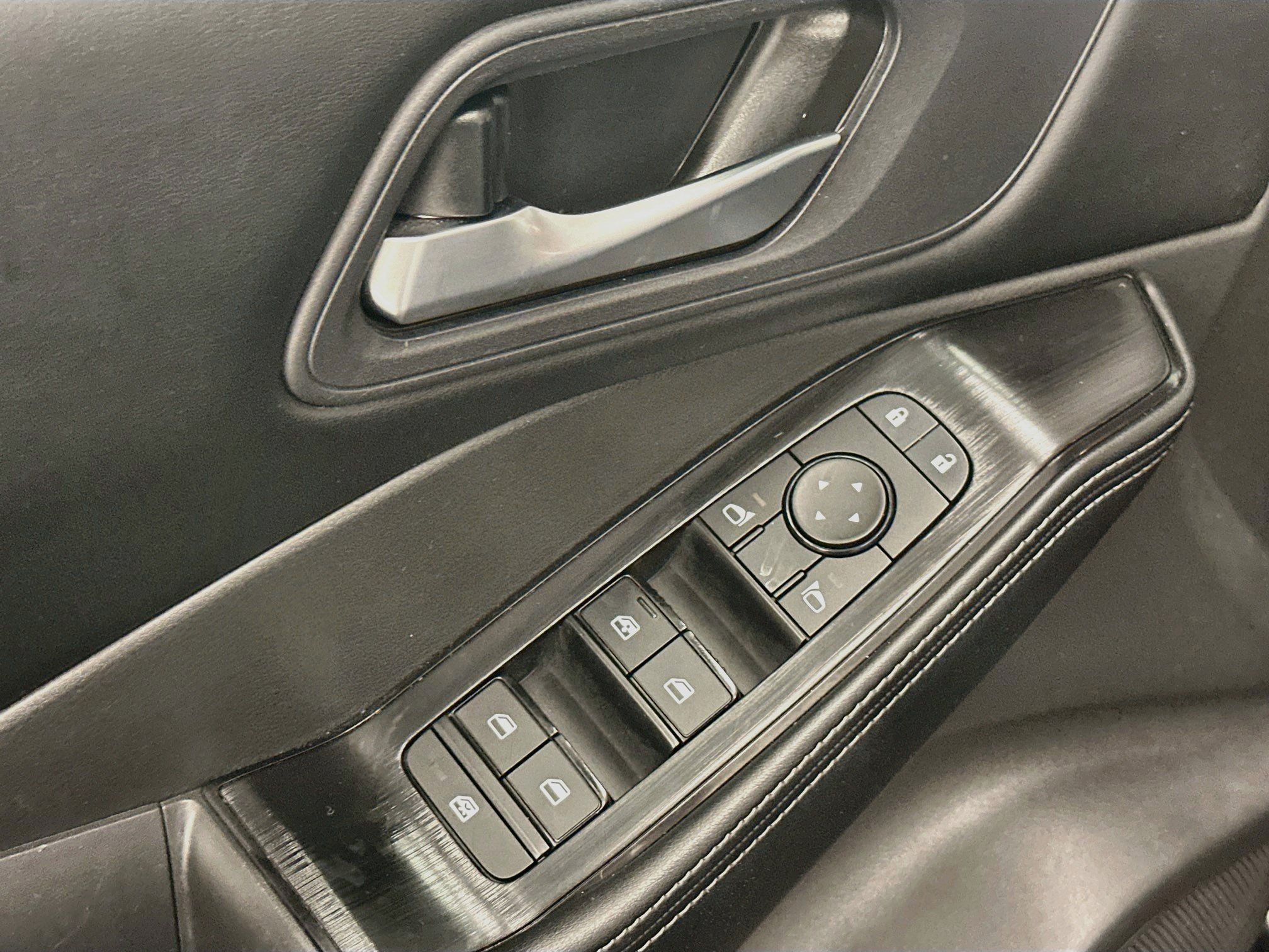 Used 2025 Nissan Rogue SV AWD/4WD image 15